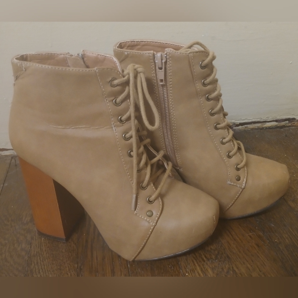 Qupid Women's Tan Platform Heel Ankle Boots